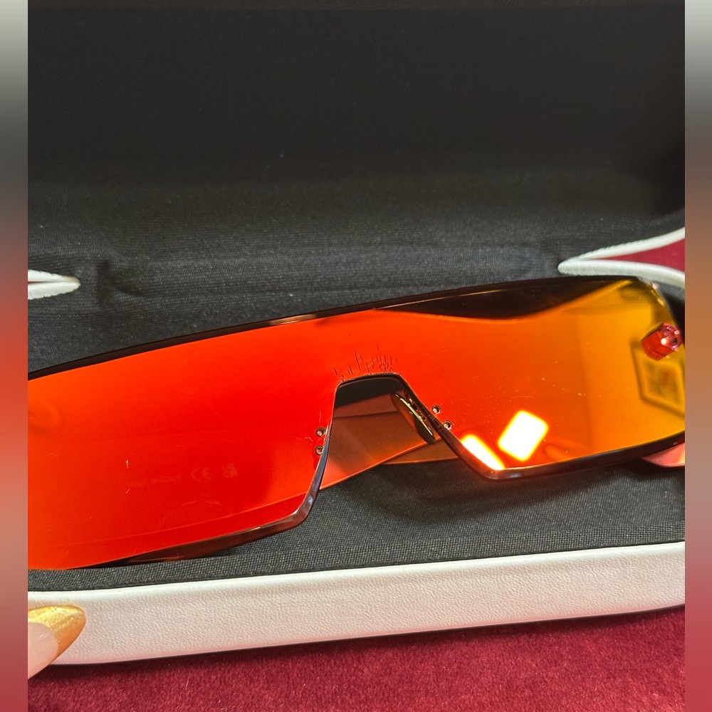 ALAIA Rectangular Sunglasses in Red metallic metal mirror designed - Picture 7 of 12